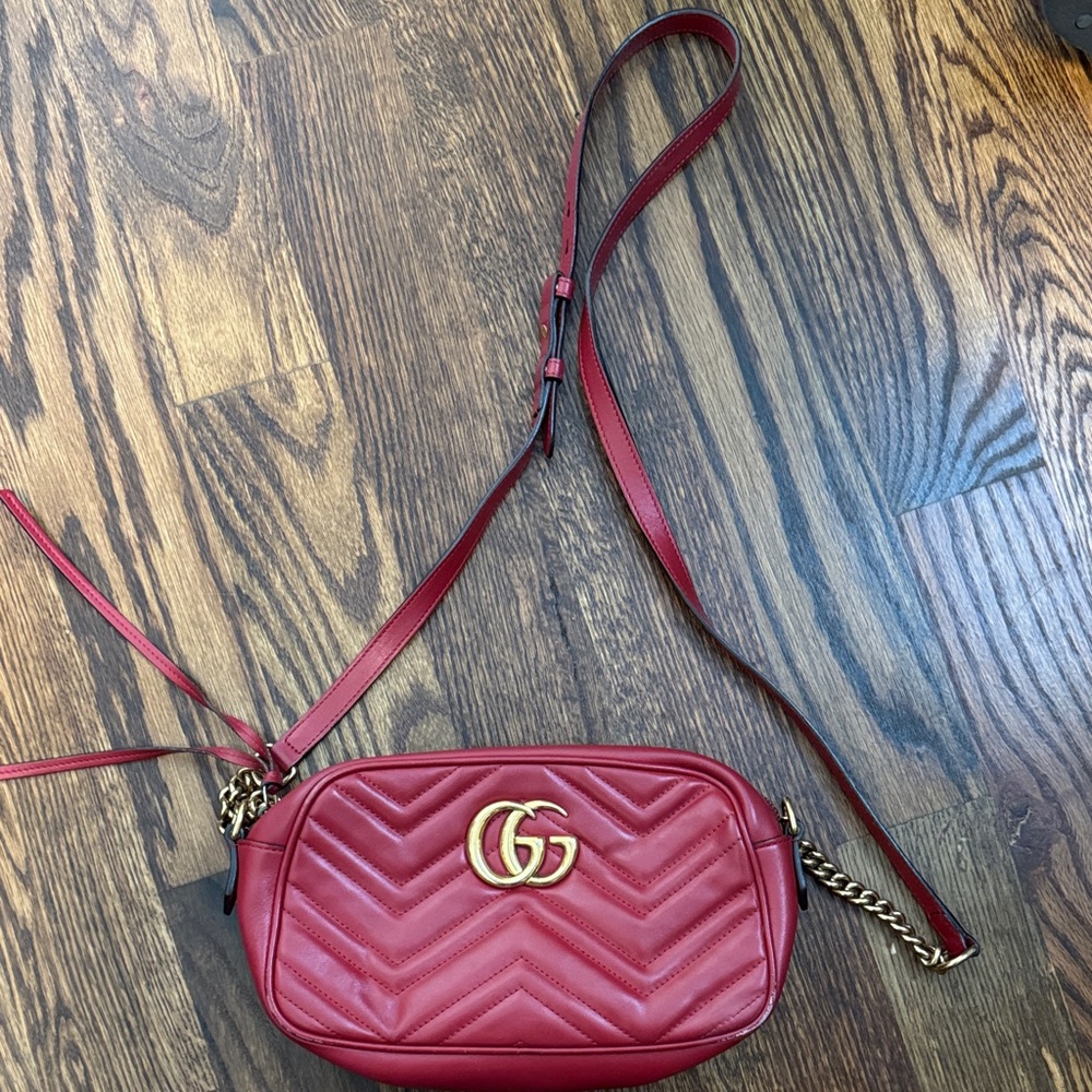 Gucci GG Marmont Red small matelassé shoulder crossbody bag